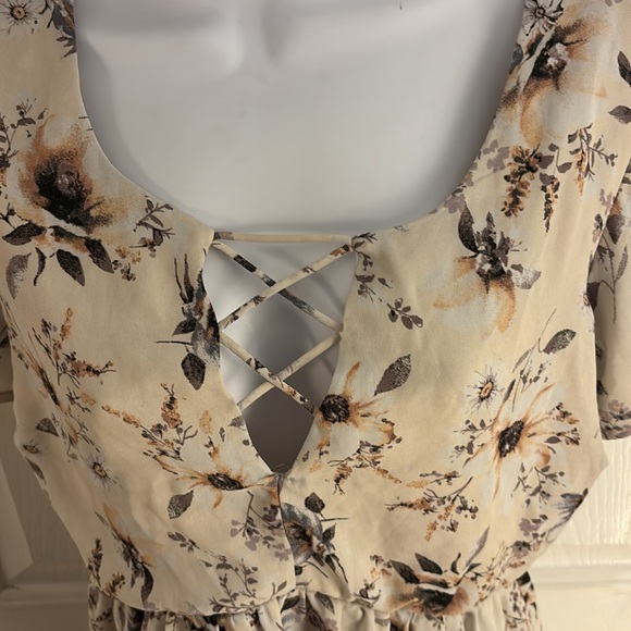 Torrid floral lightweight short sleeves blouse - Picture 2 of 4